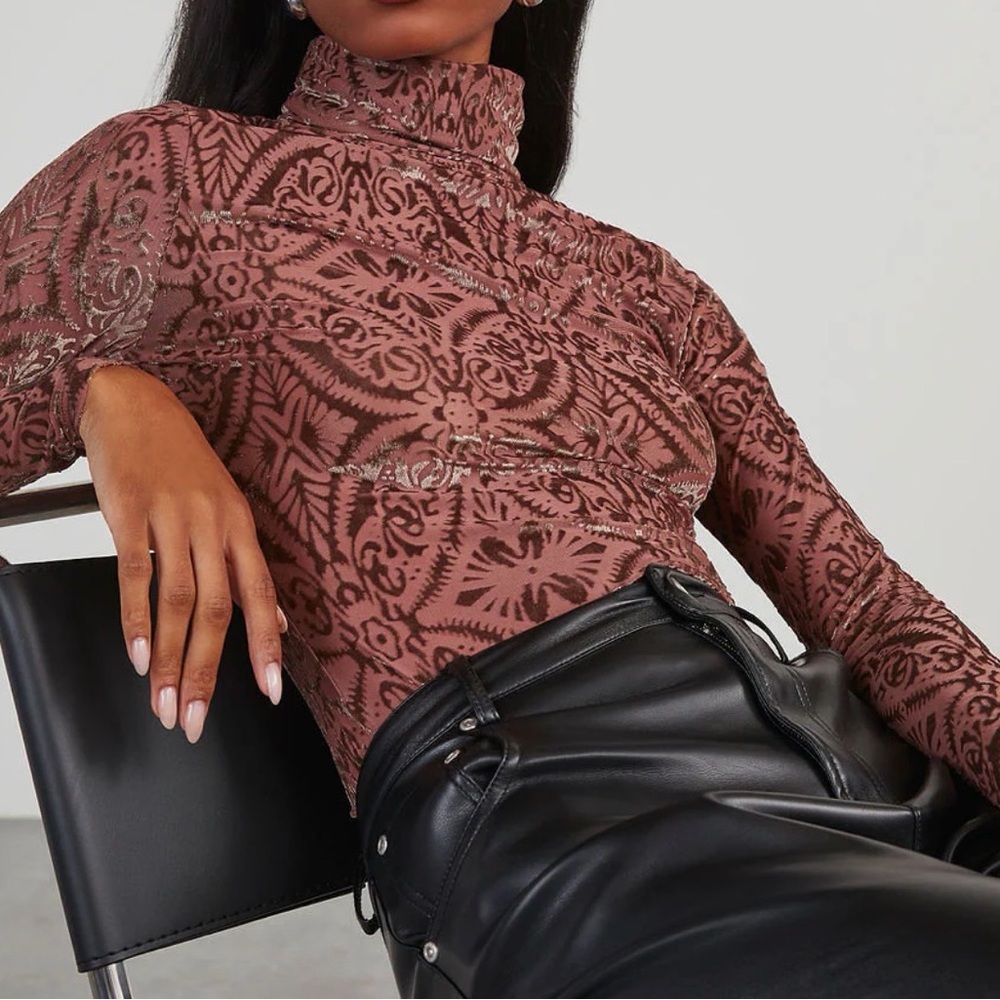 VICI Tessy Velvet Burnout Boho Printed Turtle Neck size mauve pink size XL - Picture 3 of 11